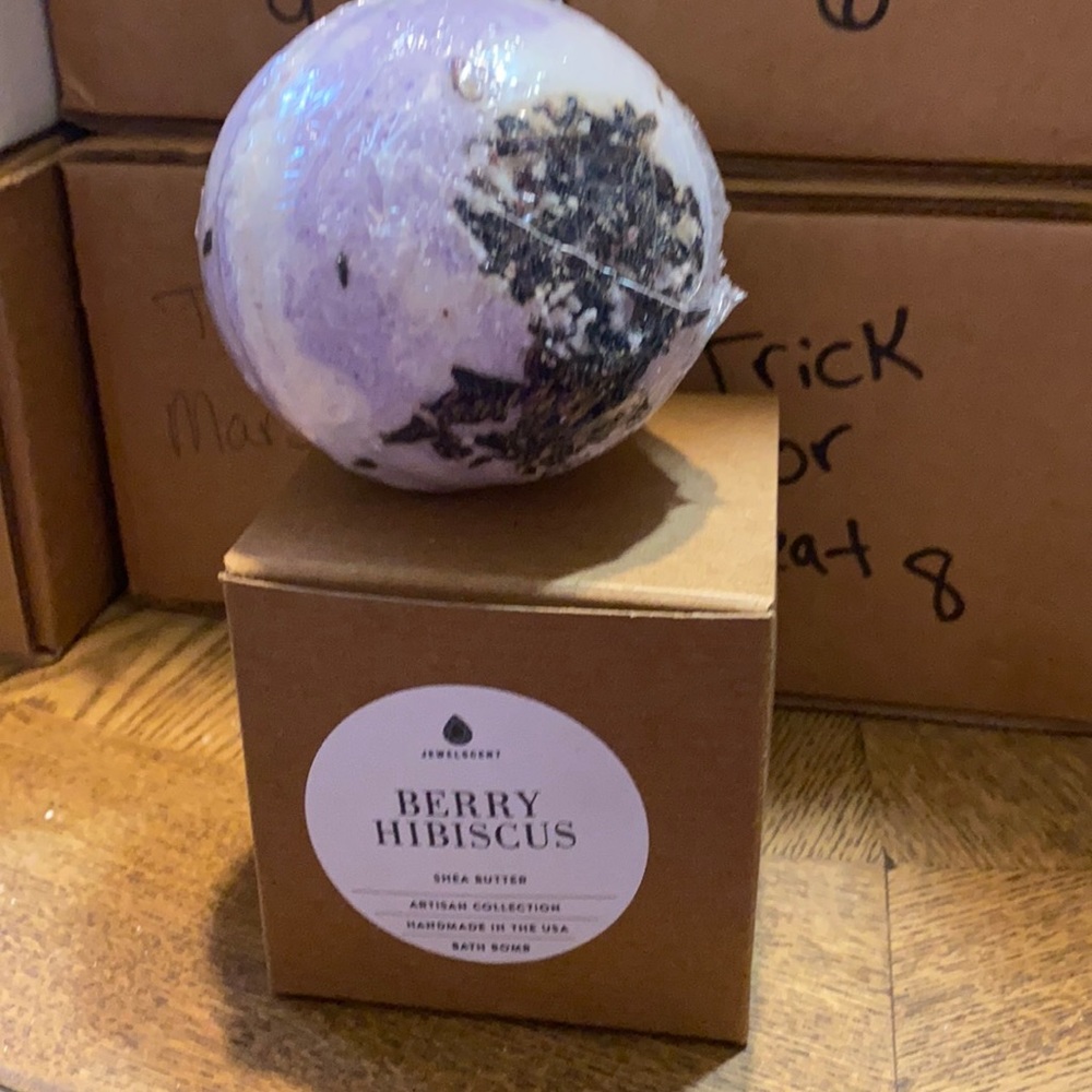 Jewelscent berry hibiscus bath bomb‎ w 5